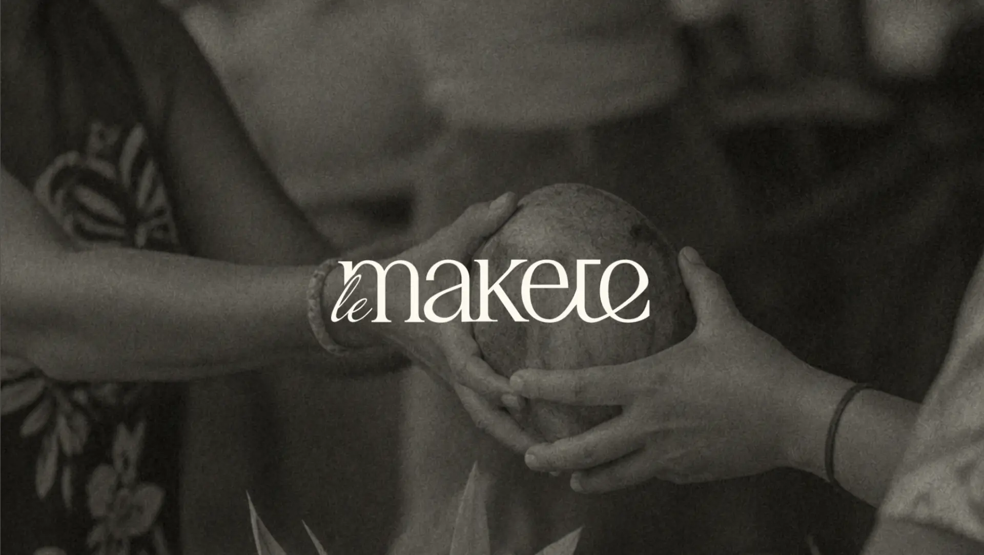 Hands holding a coconut with the Le Makete logo